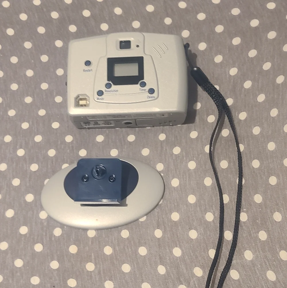 Logitech QuickCam Traveler Digital And Internet Camera W/StandVintage *WORKING*